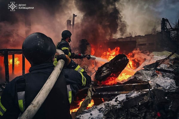 Μαζικές επιθέσεις drone από Ρωσία και Ουκρανία – Στόχοι στρατιωτικές και ενεργειακές εγκαταστάσεις