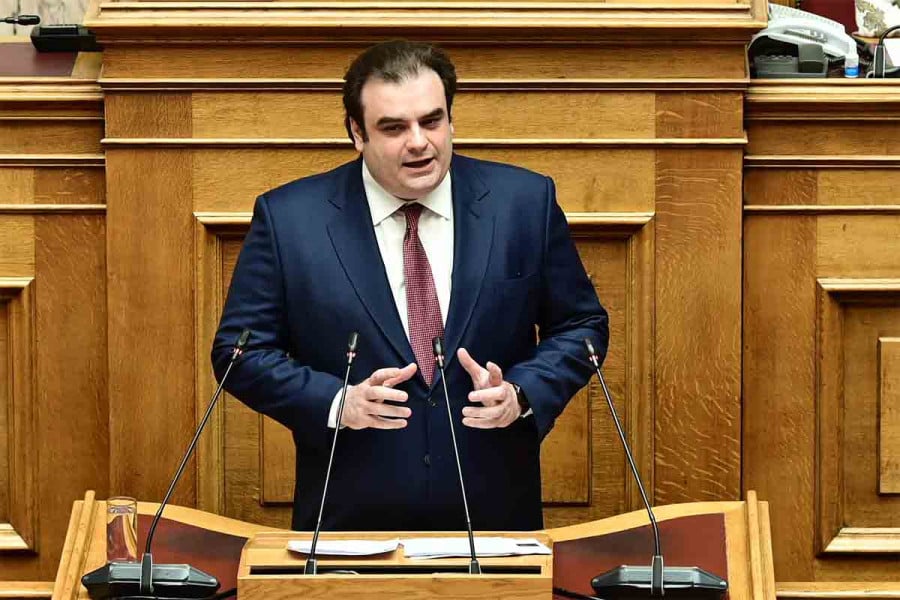 Πιερρακάκης: 10.700 αποβολές λόγω κινητών - Χωρίς εξαιρέσεις ο νόμος για τους αιώνιους φοιτητές