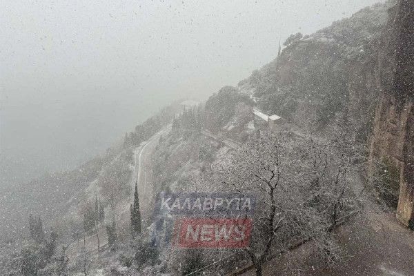 Αχαΐα: Χιονοπτώσεις στα Καλάβρυτα