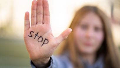 «Abuse is not love»: Εκπαιδεύοντας γυναίκες για τα προειδοποιητικά σημάδια της κακοποίησης