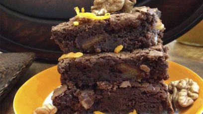 Brownies με καρύδια και γλυκό πορτοκάλι